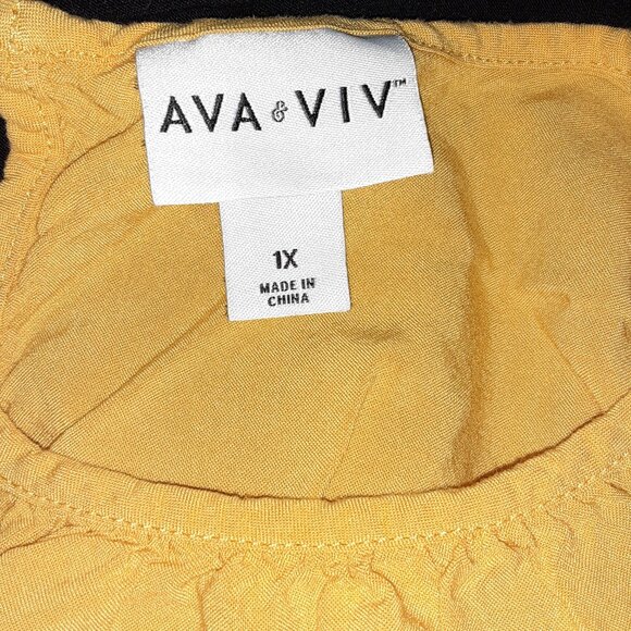 Yellow Eyelet Top, Ava & Viv 1X * Black & White Peck & Peck Pant *Black Sweater - Picture 3 of 9